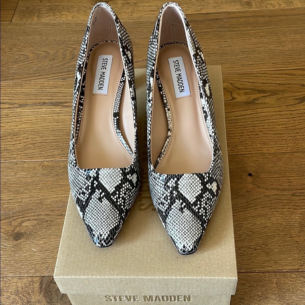 Steve Madden Women's Snakeskin Pumps - Black and White